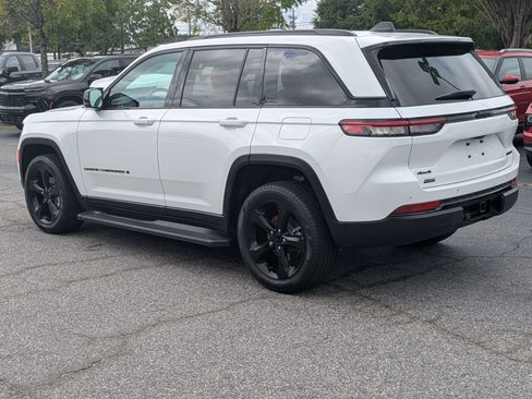 Used 2025 Jeep Grand Cherokee Limited w/ Black Appearance Package AWD/4WD image 6