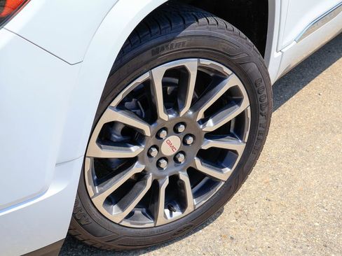 Used 2021 GMC Acadia Denali w/ Denali Technology Package FWD image 31