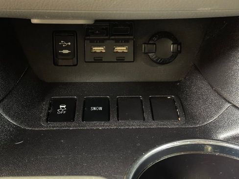 Used 2019 Toyota Highlander XLE FWD image 37