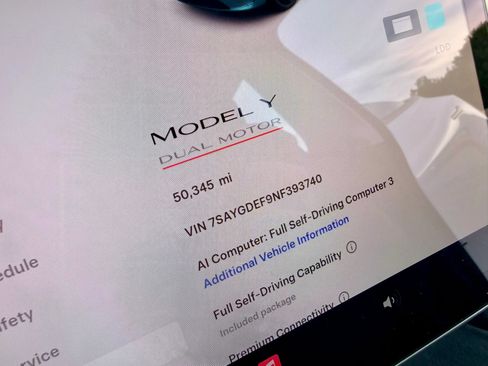 Used 2022 Tesla Model Y Performance AWD/4WD image 43