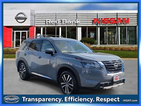 Used 2024 Nissan Pathfinder Platinum AWD/4WD image 1