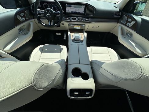 New 2026 Mercedes-Benz GLS 450 4MATIC image 28