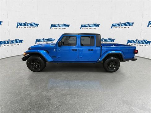 Used 2021 Jeep Gladiator Sport image 7