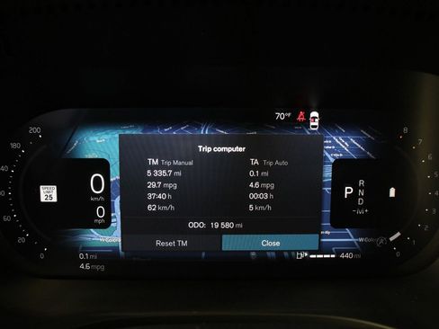 Certified 2025 Volvo XC60 B5 Core image 12