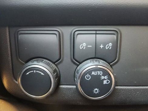 Used 2021 Chevrolet Suburban LS image 26