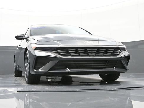 Certified 2025 Hyundai Elantra Sport image 41