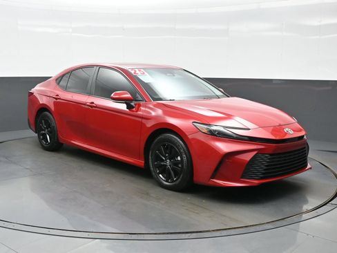 Used 2025 Toyota Camry LE FWD image 8