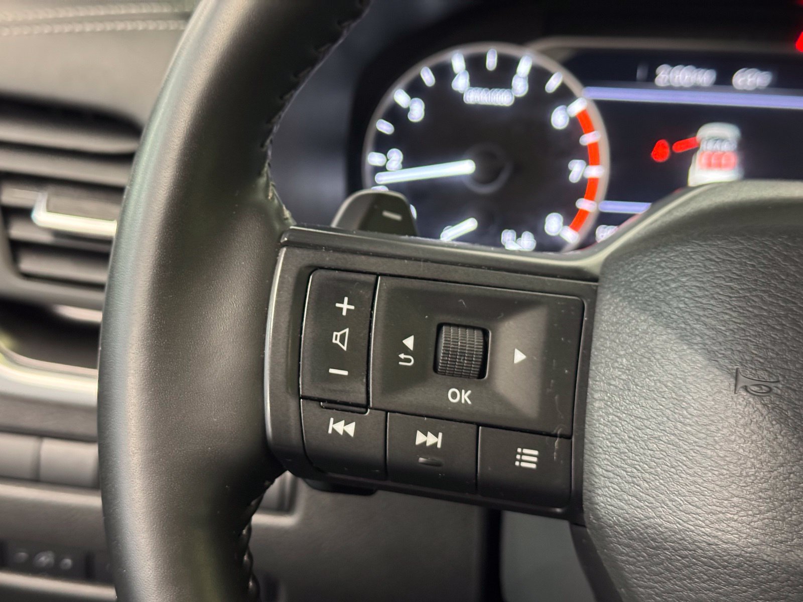 Certified 2025 Nissan Rogue SV w/ SV Premium Package AWD/4WD image 26