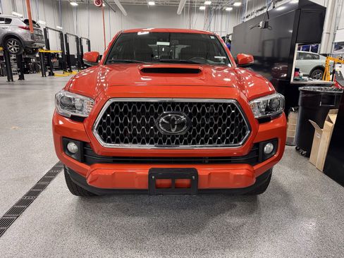 Used 2018 Toyota Tacoma TRD Sport image 31