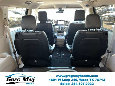 Used 2022 Chrysler Pacifica Touring-L FWD image 16