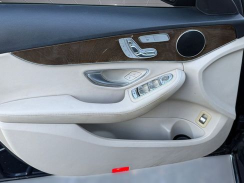 Used 2018 Mercedes-Benz C 300 Sedan image 13