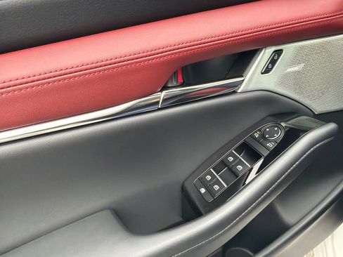 New 2026 MAZDA MAZDA3 Hatchback w/Premium Plus Pkg image 32