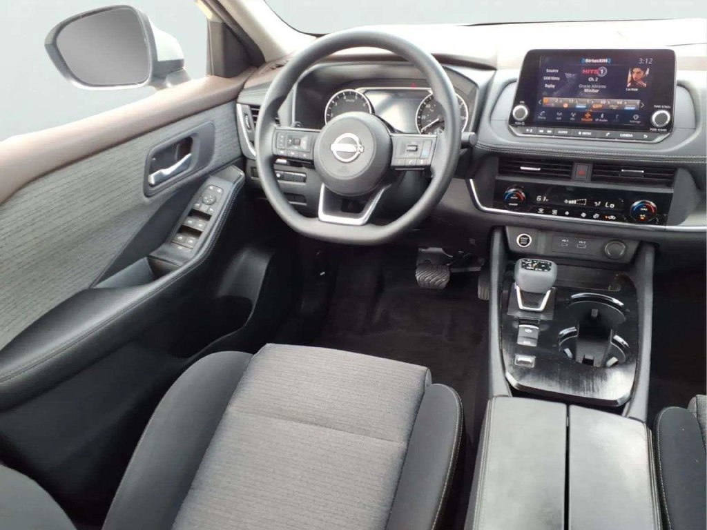 Used 2023 Nissan Rogue SV FWD image 10