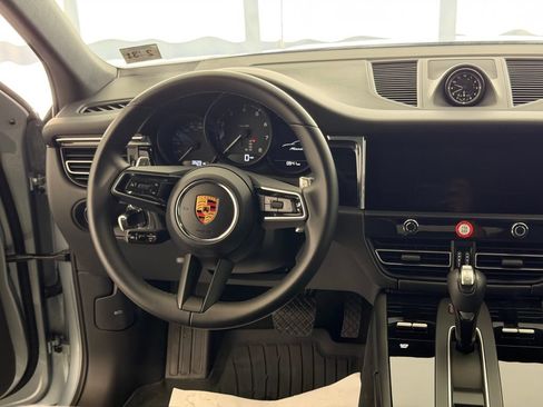 Certified 2026 Porsche Macan AWD/4WD image 20
