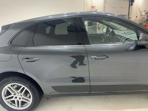 Used 2021 Porsche Macan Base image 12