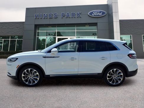 Used 2023 Lincoln Nautilus Reserve AWD/4WD image 4