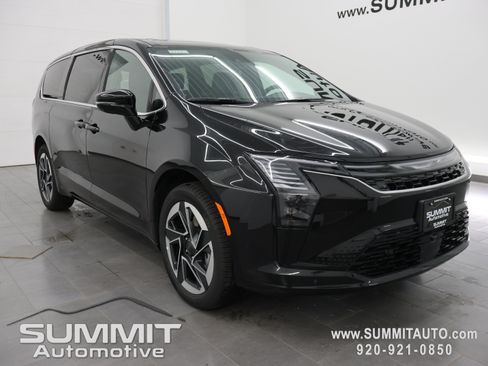 New 2027 Chrysler Pacifica Limited AWD/4WD image 2