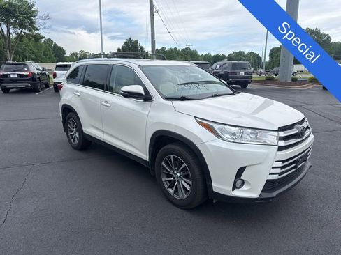 Used 2019 Toyota Highlander XLE AWD/4WD image 1