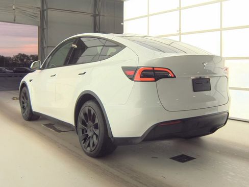 Used 2021 Tesla Model Y Long Range AWD/4WD image 6