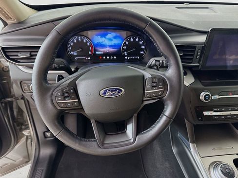 Used 2020 Ford Explorer XLT w/ Equipment Group 202A AWD/4WD image 18