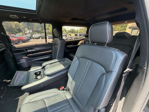Used 2022 Jeep Grand Wagoneer Series II AWD/4WD image 33