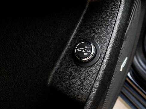 Used 2019 Chevrolet Traverse RS image 33