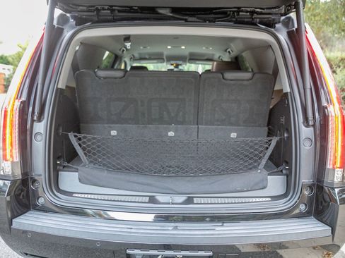 Used 2018 Cadillac Escalade 2WD image 34