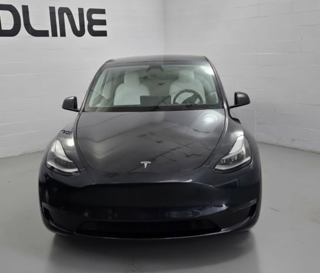 Used 2025 Tesla Model Y Long Range AWD/4WD image 3