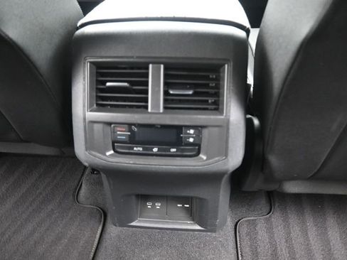 Used 2023 Volkswagen Atlas SE image 25