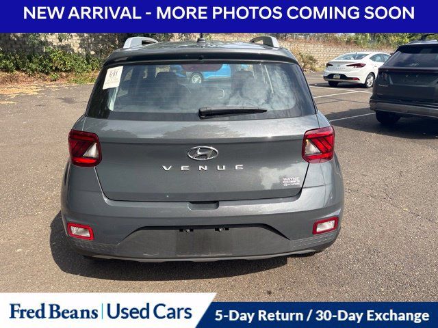 Used 2023 Hyundai Venue SEL w/ Cargo Package FWD image 7