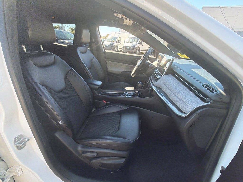 Used 2024 Jeep Compass Latitude AWD/4WD image 15