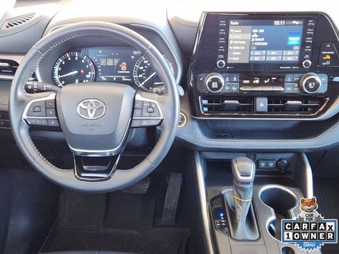 Used 2021 Toyota Highlander XLE FWD image 28