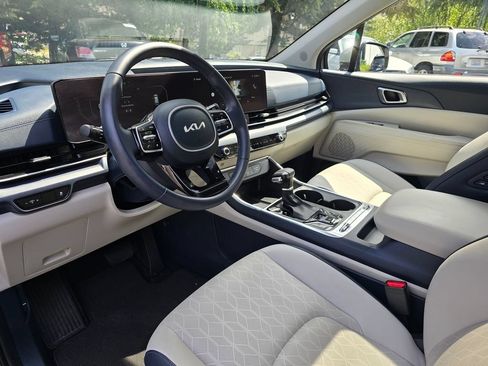 Used 2025 Kia Carnival SX FWD image 10