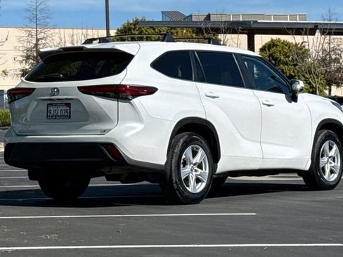 Used 2023 Toyota Highlander LE image 5