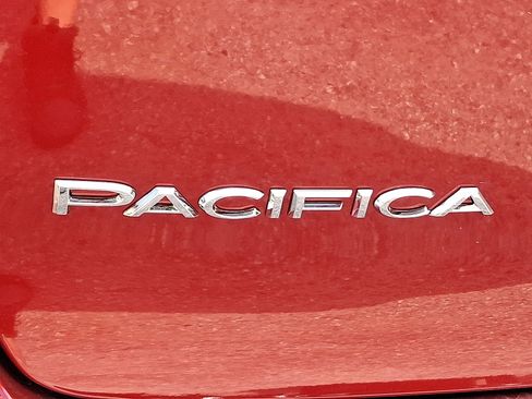 New 2026 Chrysler Pacifica Select image 15