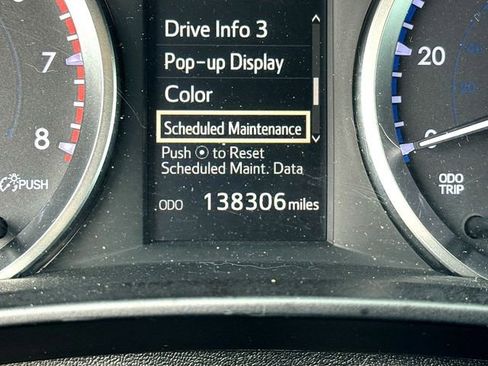 Used 2018 Toyota Highlander LE image 16