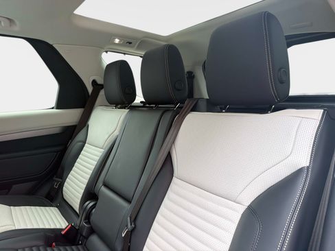 New 2026 Land Rover Discovery Dynamic SE AWD/4WD image 14