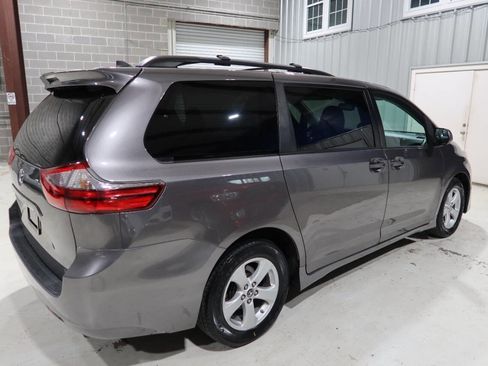 Used 2020 Toyota Sienna LE FWD image 5