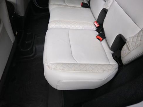 Used 2023 Jeep Wrangler Unlimited Sahara AWD/4WD image 17