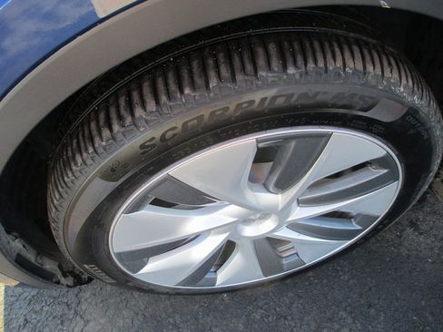 Used 2024 Tesla Model Y Long Range image 10