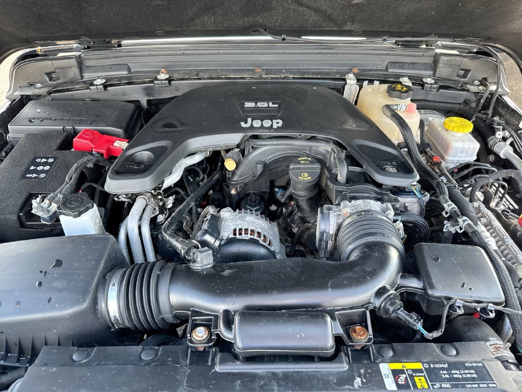 Used 2019 Jeep Wrangler Unlimited Sahara AWD/4WD image 24