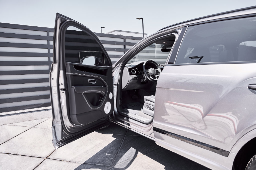 Used 2024 Bentley Bentayga AWD/4WD image 28