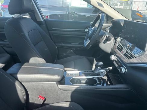 Used 2024 Nissan Altima 2.5 SV w/ SV Premium Package FWD image 18