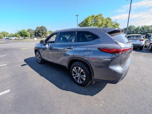 Used 2023 Toyota Highlander XLE image 5