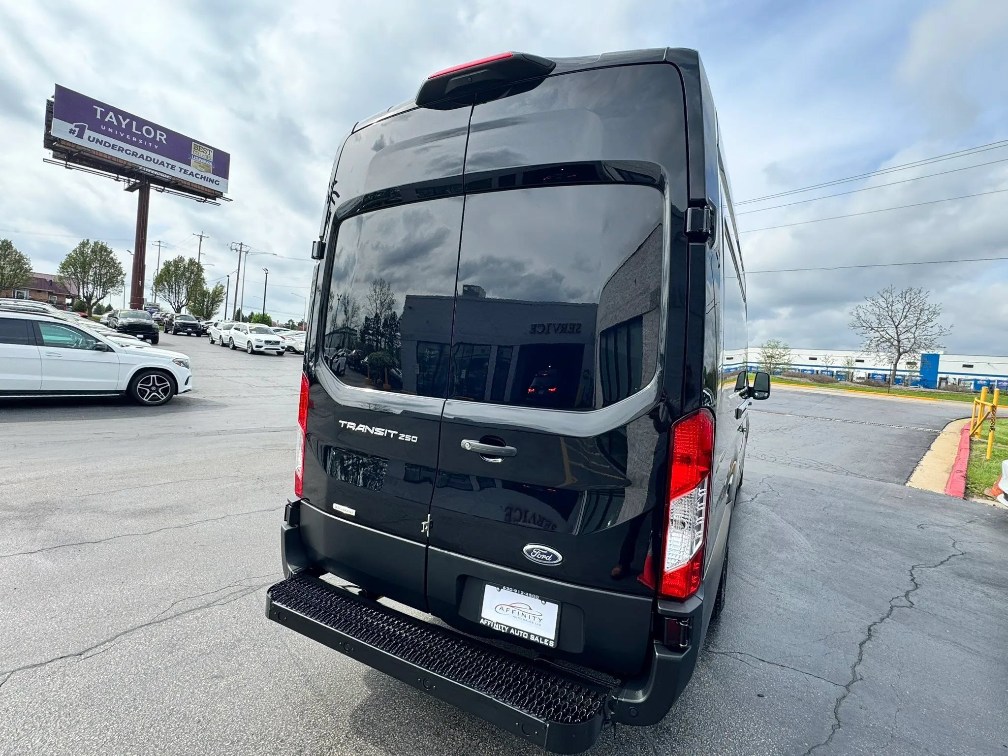 Used 2023 Ford Transit 250 148 High Roof Extended RWD image 4