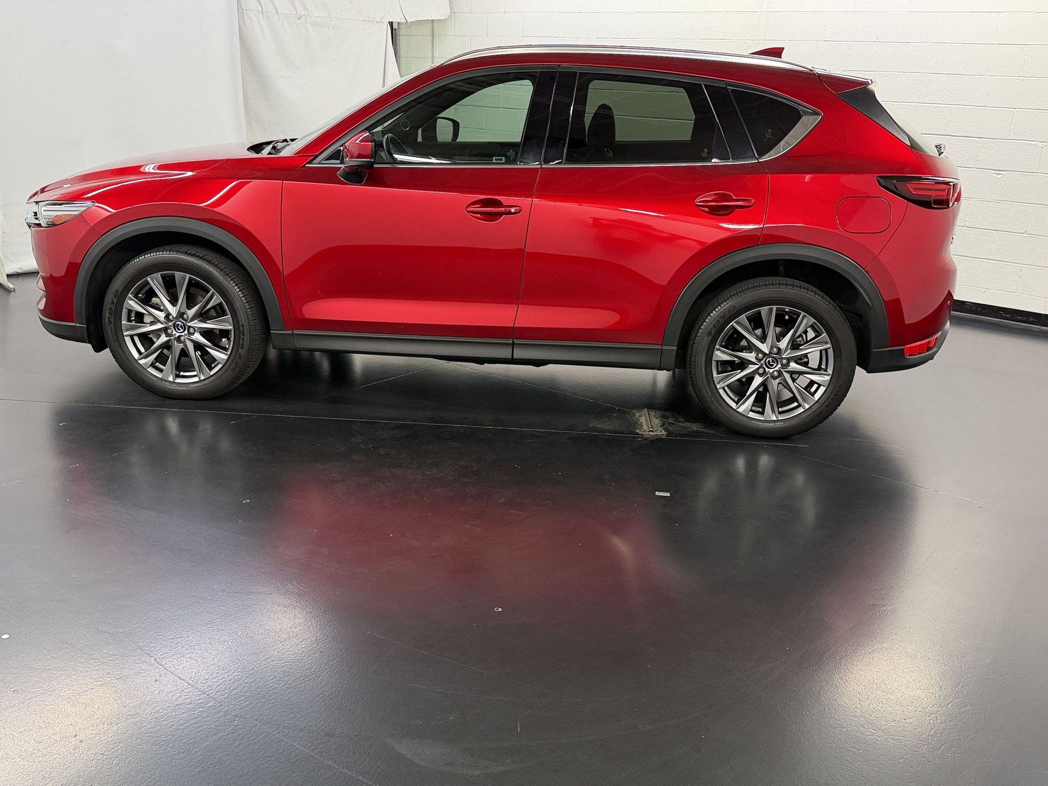 Used 2021 MAZDA CX-5 Signature AWD/4WD image 2