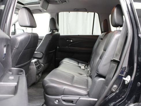 Used 2018 Honda Pilot Touring image 15