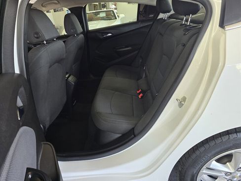 Used 2018 Chevrolet Cruze LT image 11