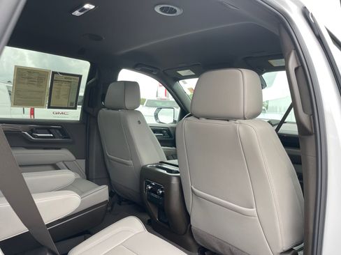 Used 2025 GMC Yukon Elevation image 28