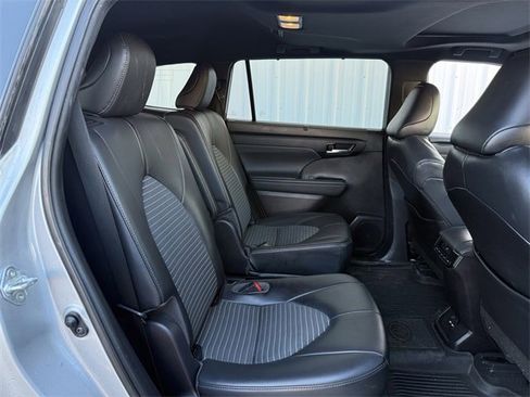Used 2021 Toyota Highlander XSE image 31
